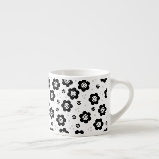 Niedliche Schwarz-weiße Blume Espresso Tasse (Rechts)