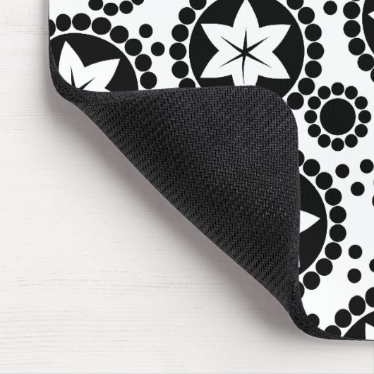 Niedliche Schwarz-weiße Blume Mousepad (Ecke)