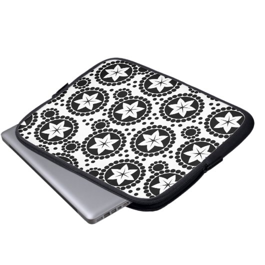 Niedliche Schwarz-weiße Blume Notebook-Sieb Laptopschutzhülle (Vorne Knopf)