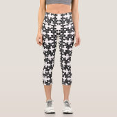 Niedliche Schwarz-weiße Hex-Datenmuster capri-Legg Capri Leggings (Vorderseite)