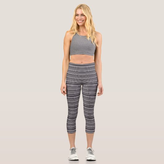 Niedliche Schwarz-weiße Streifen Capri Leggings (Vorderseite)