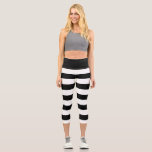 Niedliche schwarz-weiße Streifen Capri Leggings<br><div class="desc">Ein niedliches Design aus Schwarz und Weiß Streifen Capri Leggings. Es ist ideal für Yoga Outfit,  Aerobic Outfit,  Joggen Outfit,  tägliche lässige Kleidung etc,  und es macht ein großartiges Geburtstagsgeschenk,  Weihnachtsgeschenk etc. für sie. Ich hoffe,  es gefällt dir.</div>
