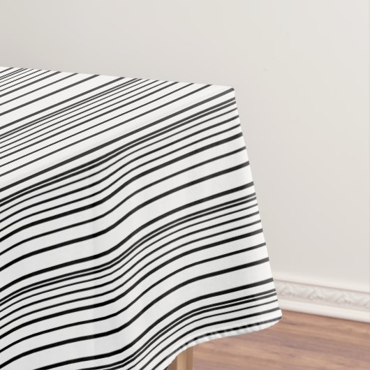 Niedliche Schwarz-weiße Streifen Tischdecke (Beispiel)