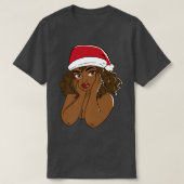 Niedliche Schwarze Frau trägt den Weihnachtsmann s T-Shirt (Design vorne)