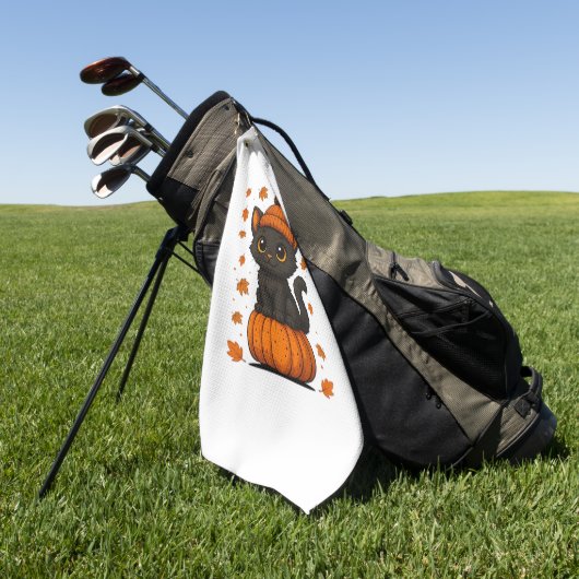 Niedliche schwarze Katze auf Pumpkin Fall Ästhetik Golfhandtuch (Gras)