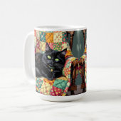 Niedliche schwarze Katze auf Rockstuhl Kaffeetasse (Vorderseite Links)