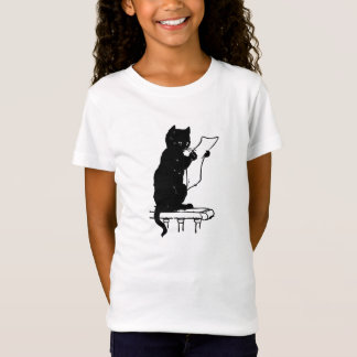 Niedliche schwarze Katze, die ein Papier Vintag T-Shirt