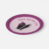 Niedliche Schwarze Katze in einem Coffin Pink Hall Pappteller (Schrägansicht)