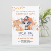 Niedliche Schwarze Katze in Hexenhut Kinder Hallow Einladung (Stehend Vorderseite)