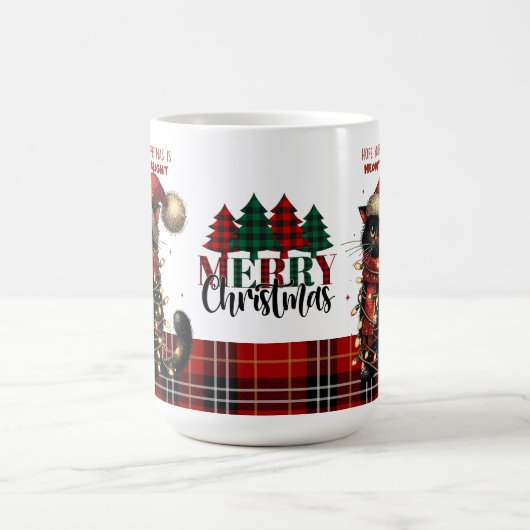 Niedliche schwarze Katze in Weihnachtsbeleuchtung  Kaffeetasse (Mittel)