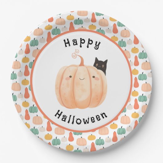 Niedliche schwarze Katze pinkelt über einem Kürbis Pappteller (Vorderseite)