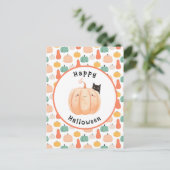 Niedliche schwarze Katze pinkelt über einem Kürbis Postkarte (Stehend Vorderseite)