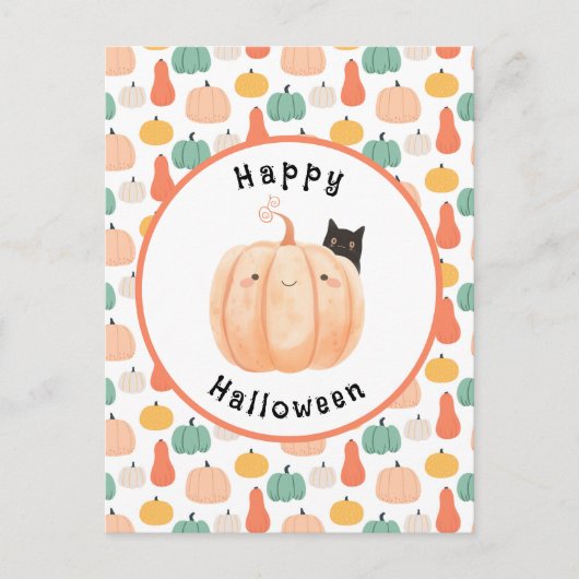 Niedliche schwarze Katze pinkelt über einem Kürbis Postkarte (Vorderseite)