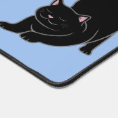 Niedliche schwarze Katzen auf hellblau Schreibtischunterlage (Ecke)