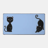 Niedliche schwarze Katzen auf hellblau Schreibtischunterlage (Vorderseite)