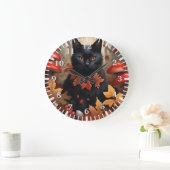 Niedliche Schwarzkatze im Herbstwald Große Wanduhr (Zuhause)