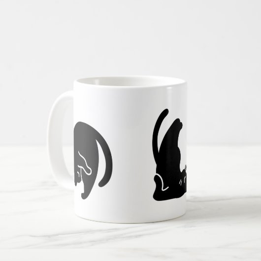 Niedliche Schwarzkatze in verschiedenen Yogapositi Kaffeetasse (Vorderseite Links)