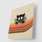 Niedliche Schwarzkatze mit Retrostreifen Quadratische Wanduhr (Winkel)