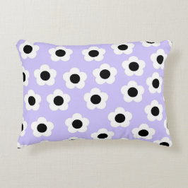 Niedliche Schwarzweiß-Blume mit blauem Hintergrund Dekokissen