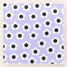 Niedliche Schwarzweiß-Blume mit blauem Hintergrund