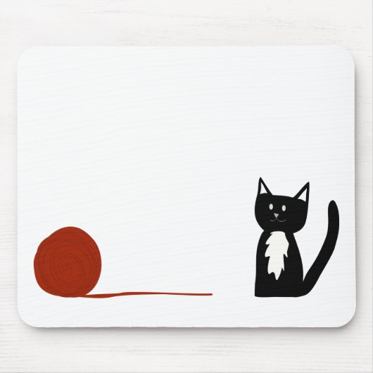 Niedliche Schwarzweiss-Tuxedo-Katze mit Garn Mousepad (Vorne)