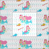 Niedliche schwimmende Meerjungfrauen mit Fischen Stoff (Kachel)