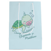 Niedliche Sea Turtle Baby Shower Kawaii Pink Girl Mittlere Geschenktüte (Rückseite)