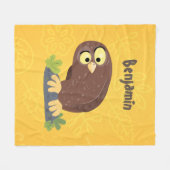 Niedliche, seltsame, lustige Uhu-Cartoon-Illustrat Fleecedecke (Vorderseite (Horizontal))