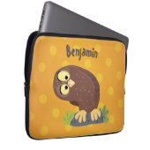 Niedliche, seltsame, lustige Uhu-Cartoon-Illustrat Laptopschutzhülle (Vorne Rechts)