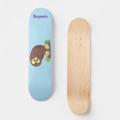Niedliche, seltsame, lustige Uhu-Cartoon-Illustrat Skateboard (Vorderseite)
