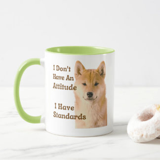 Niedliche Shiba Inu Dog Einstellung und Standards Tasse