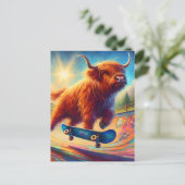 Niedliche Skateboarding Highland Cow Postkarte (Stehend Vorderseite)