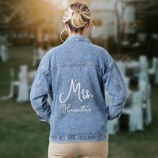 Niedliche Skriptminimale Bride Jeansjacke