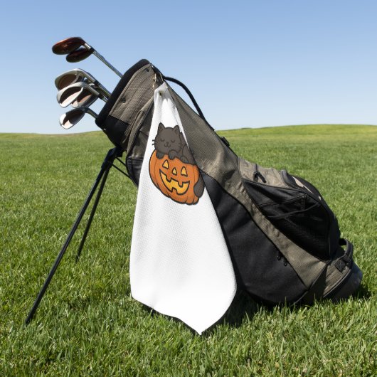 Niedliche Sleepy Black Cat an einem KürbisHallowee Golfhandtuch (Gras)