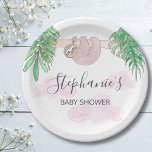 Niedliche Sloth Baby Girl Babydusche Pappteller<br><div class="desc">Diese hübsche Babyduschplatte ist mit einem süßen Babyschwamm,  der an einem Ast hängt,  mit grünen Aquarelldschungeln Blätter und rosa Wolken ausgestattet. Der gesamte Text ist anpassbar. In meinem Geschäft sind passende Servietten. Original Wasserfarbe © Michele Davies.</div>