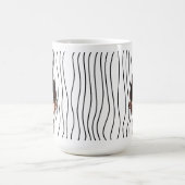 Niedliche Smirking Frau Stripte Tasse. Such dir au Kaffeetasse (Mittel)