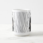 Niedliche Smirking Frau Stripte Tasse. Such dir au Kaffeetasse (Mittel)