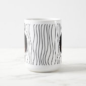 Niedliche Smirking Frau Stripte Tasse. Such dir au Kaffeetasse (Mittel)