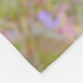 Niedliche Smoschkatze auf einem Baumzweig mit Sonn Fleecedecke (Ecke)