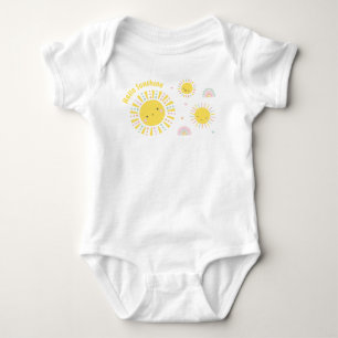 Niedliche Sonnen, Regenbogen und Herzen Baby Strampler