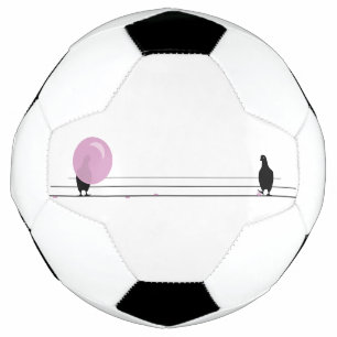 Niedliche, sonnendurchflutete, rosafarbene Kaugumm Fußball