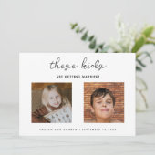 Niedliche, sonnige Kinder, die heiraten Save The Date (Stehend Vorderseite)