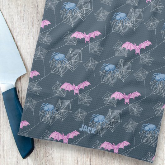 Niedliche Spinne und Fledermaus im Spinnennetz, an Geschirrtuch