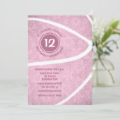 niedliche, staubige Basketball-Geburtstagsparty Einladung (Stehend Vorderseite)