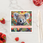 Niedliche Strawberry Koala Bear Geburtstagskarte Serviette (Beispiel)