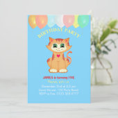 Niedliche Tabby Cat, Balloons und Confetti Geburts Einladung (Stehend Vorderseite)