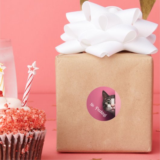 Niedliche Tabby Cat Flüchtige Blick Runder Aufkleber (Party)