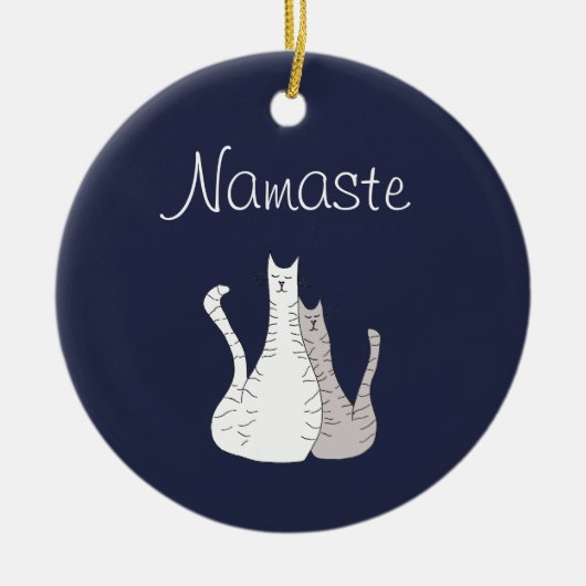 Niedliche Tabby Katzen Namaste Keramik Ornament (Vorne)
