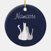 Niedliche Tabby Katzen Namaste Keramik Ornament (Hinten)