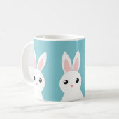 Niedliche Tasse auf blauem Hintergrund (Vorderseite Links)